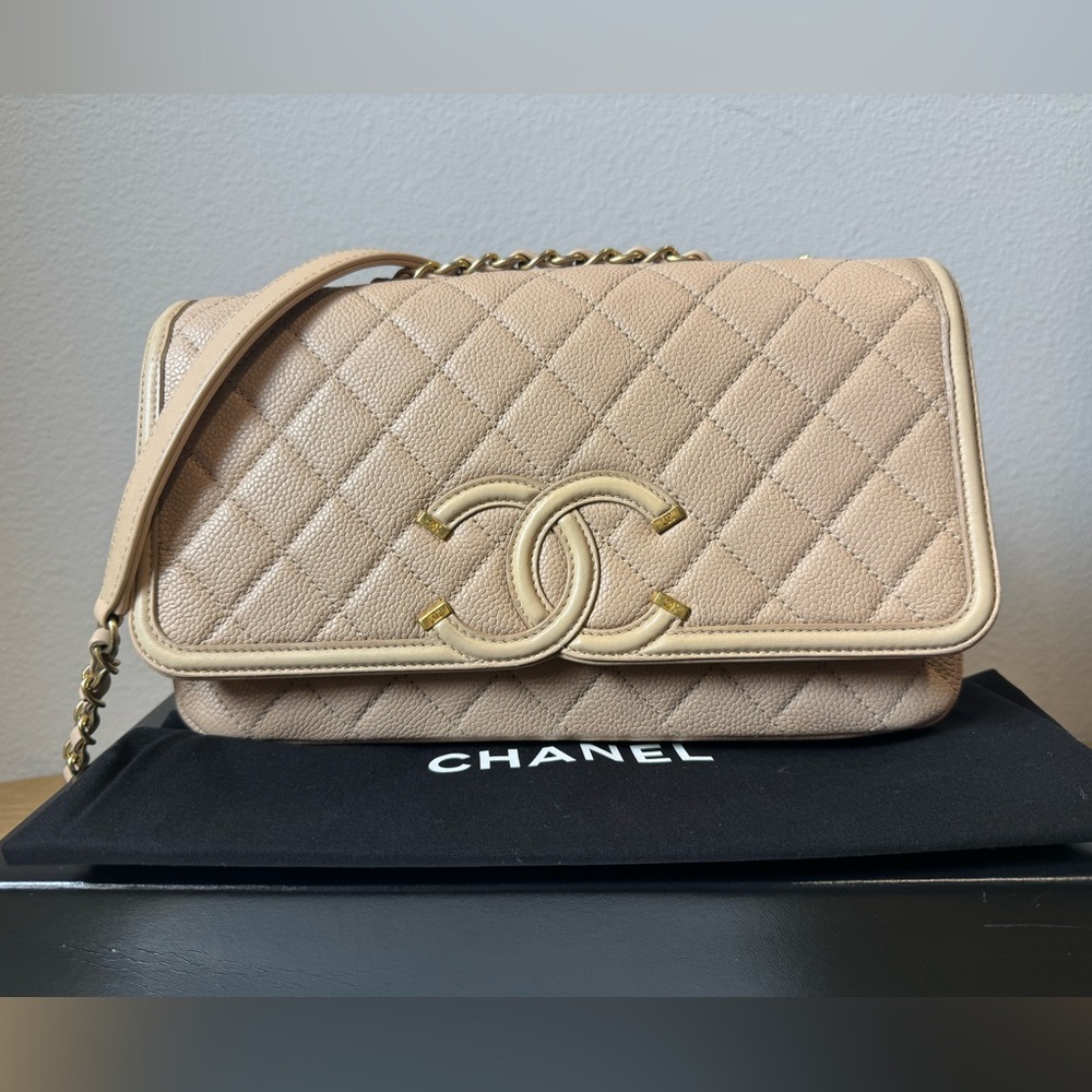 CHANEL Caviar Quilted Medium CC Filigree Flap